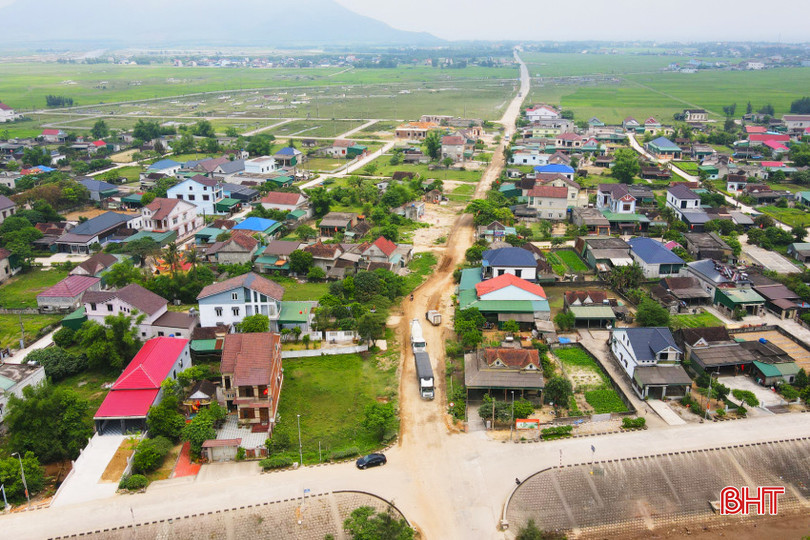 Gần 14 năm, tuyến đường gần 400m đi qua thôn Tân Thắng, xã Kỳ Ninh chưa thể thi công. DJI_0317.jpeg