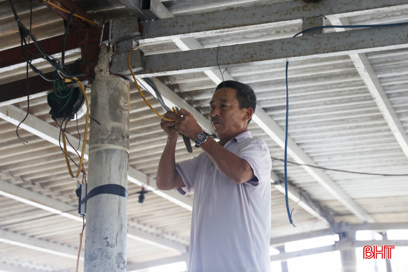 Các cơ sở kinh doanh, nhà hàng tại khu vực biển Kỳ Ninh tân trang lại khu vực kinh doanh trước thời điểm khai trương du lịch biển. AG7A1102-2.jpeg
