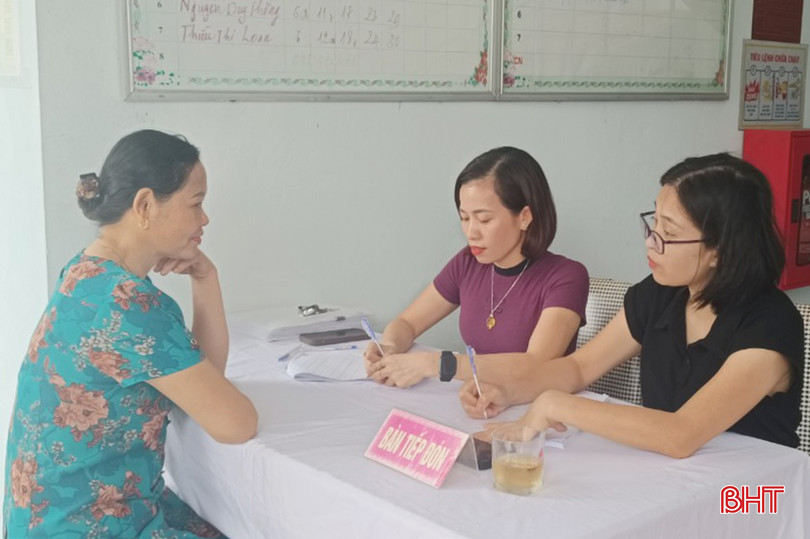 Người dân xã Kỳ Thư được tư vấn sức khỏe trong chiến dịch SKSS đợt 1 năm 2024. z5467690387623_e0a2142c166e7ceac0cbe98885ed1aaf.jpg