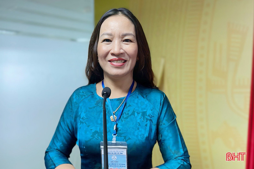 TS. Nguyễn Thị Thanh Nhàn - Trưởng Khoa Chính trị - Luật, Trường Đại học Hà Tĩnh phát biểu đề dẫn hội thảo. z5467620761884_ff01bbb9f6860534fb6133e99349a5a4.jpg