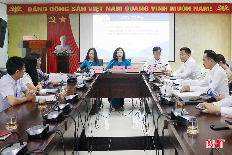 Chủ trì hội thảo. z5467632219518_a25b6f36719dbf24916d99f89910a71e.jpg