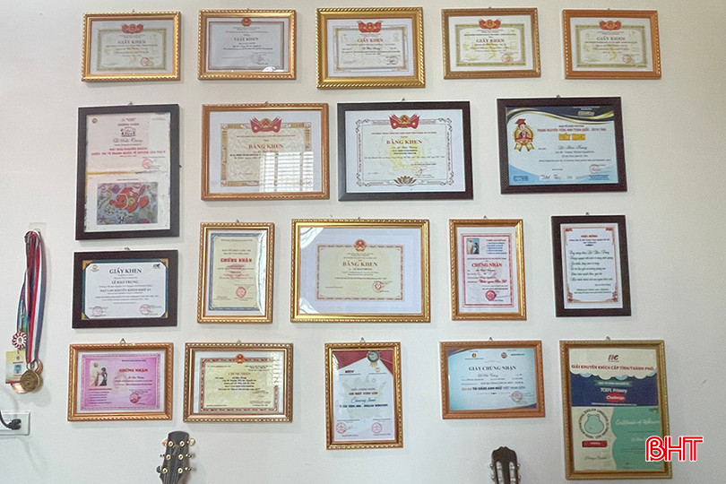 Trong thời gian tham gia hoạt động Đội, Bảo Trung đã được tặng nhiều bằng khen, giấy khen của các cấp. z5485651519820_e5208cfc2cc5d254a20af962fedce5c4.jpg