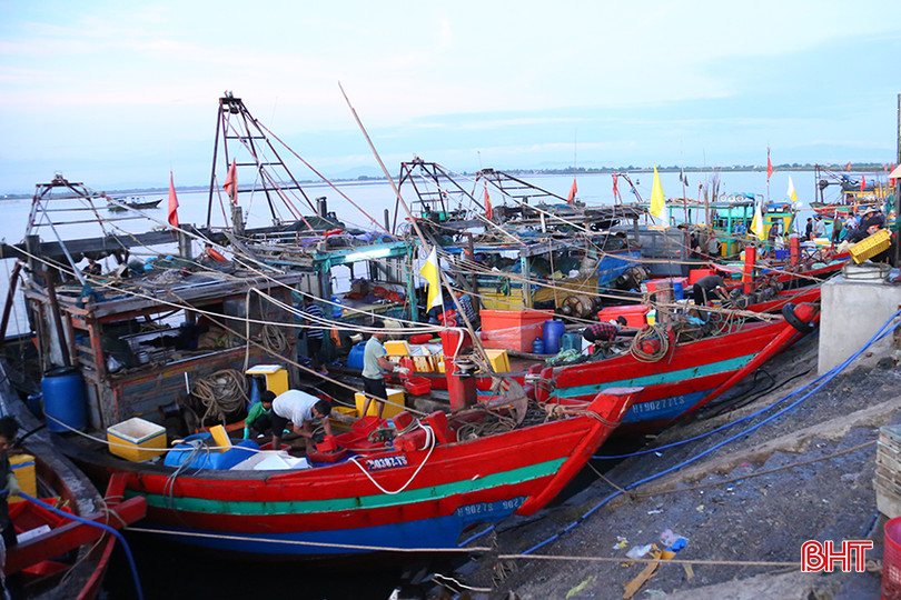 Thời gian qua, các lực lượng chức năng Hà Tĩnh đã tăng cường công tác tuần tra, kiểm tra, giám sát hoạt động của các tàu cá. IMG_7752.jpg