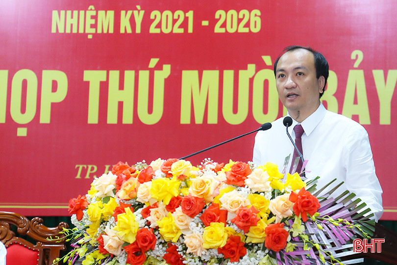 Phó Chủ tịch UBND TP Hà Tĩnh Nguyễn Duy Đức báo cáo kết quả thực hiện nhiệm vụ phát triển KT-XH, QP-AN 6 tháng đầu năm 2024. IMG_7441.jpg