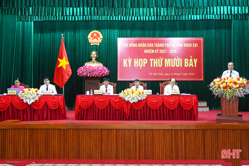 Bí thư Thành ủy, Chủ tịch HĐND thành phố Dương Tất Thắng, Phó Chủ tịch HĐND thành phố Nguyễn Văn Quý và Trưởng ban KT-XH HĐND thành phố Nguyễn Hữu Nam chủ trì kỳ họp. IMG_7467.jpg