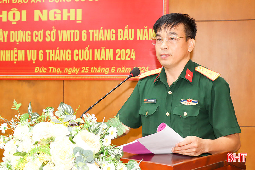 Thượng tá Nguyễn Cao Hoàng - Chính trị viên Ban CHQS huyện Đức Thọ báo cáo sơ kết công tác xây dựng cơ sở VMTD. 2.jpg