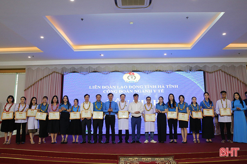 Công đoàn ngành Y tế Hà Tĩnh tôn vinh 17 đoàn viên, công nhân lao động tiêu biểu năm 2023. bh.jpg
