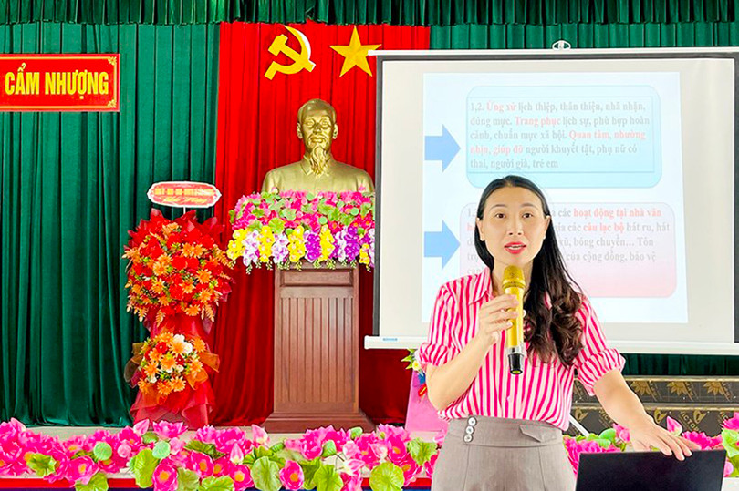 Cán bộ Hội LHPN tỉnh hướng dẫn thực hiện Gia đình NTM kiểu mẫu - 5 có tại xã Cẩm Nhượng, huyện Cẩm Xuyên. z5468530753210_d41b0c9fe836b83b6b1e5c4d23c02037.jpg