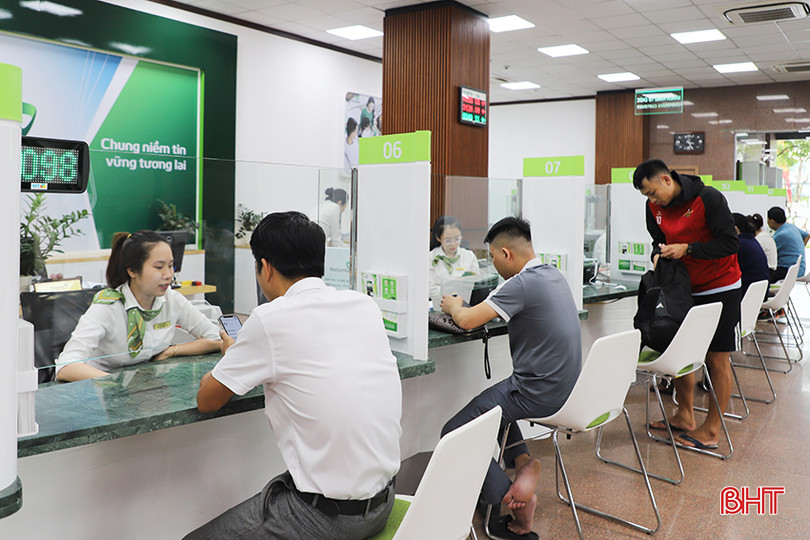 Đến 24/6/2024, dư nợ của Vietcombank Hà Tĩnh đạt 14.571 tỷ đồng, trong đó dư nợ công nghiệp – xây dựng đạt 60%. 04.jpg