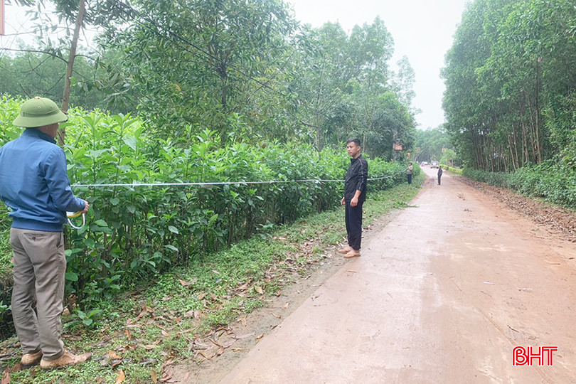 Đơn vị liên quan tiến hành kiểm kê nhà ở, tài sản đất dân cư tại xã Cẩm Mỹ (Cẩm Xuyên). 092.jpg