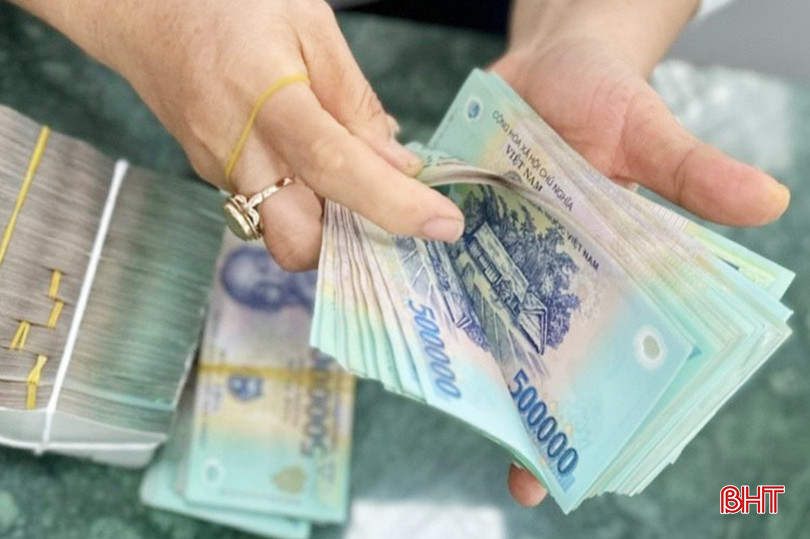 Lãi suất tiền gửi tại các ngân hàng ở Hà Tĩnh có xu hướng tăng. z5576340359225_a722d14e62a37b736976c9c8af54461d.jpg