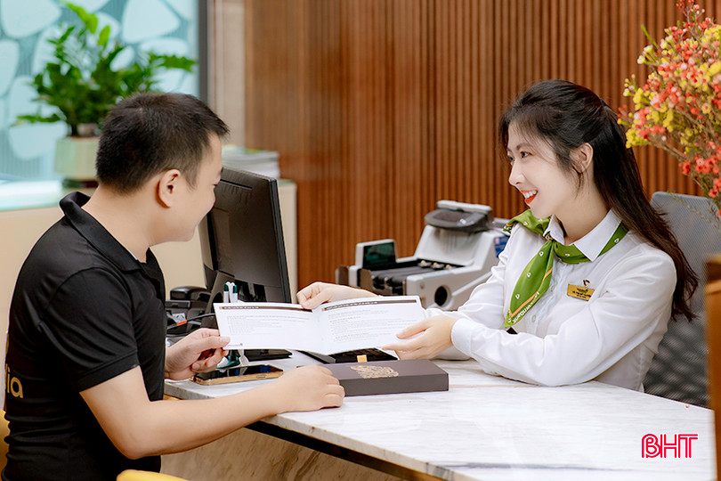 Vietcombank Chi nhánh Hà Tĩnh đang áp dụng lãi suất cho vay ưu đãi phục vụ khách hàng đầu tư sản xuất, kinh doanh. 096.jpg