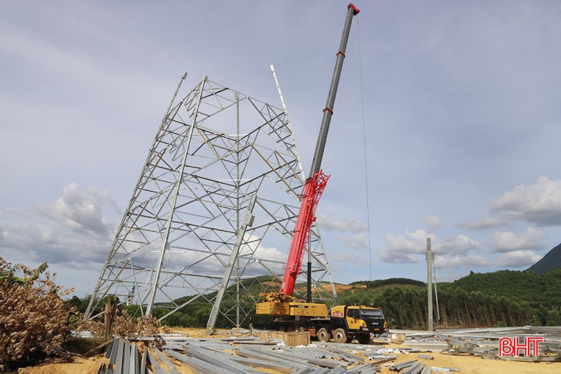 Công ty CP Đầu tư Xây dựng và Cơ Điện IEC (Hà Nội) thi công đường dây 500 kV mạch 3 tại vị trí số 59 (TX Kỳ Anh). z5596536769632_b9c5025590731f55532cabd31be9546e.jpg