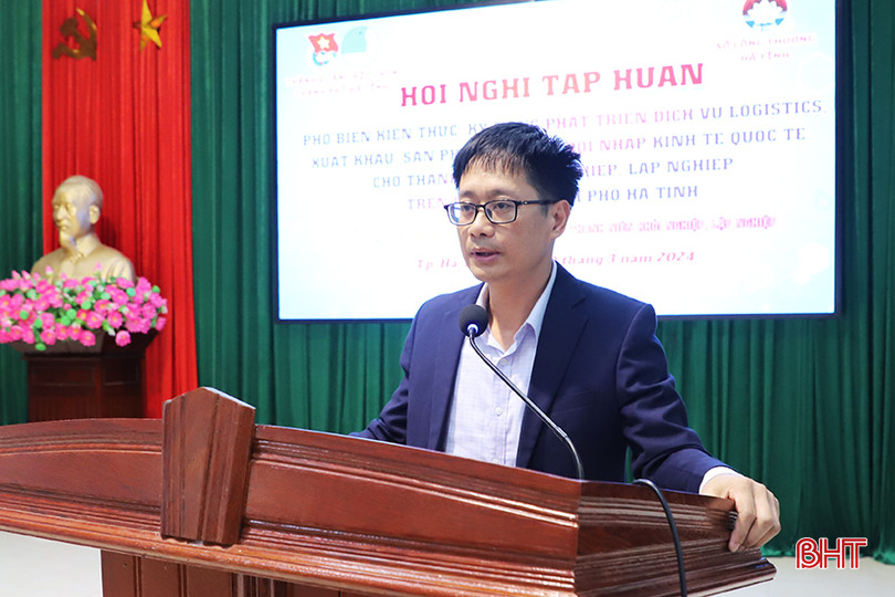 Ông Võ Tá Nghĩa - Phó Giám đốc Sở Công thương Hà Tĩnh phát biểu khai mạc hội nghị. 115.jpg