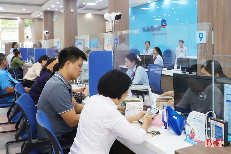 Hoạt động giao dịch tại VietinBank Hà Tĩnh. 095.jpg
