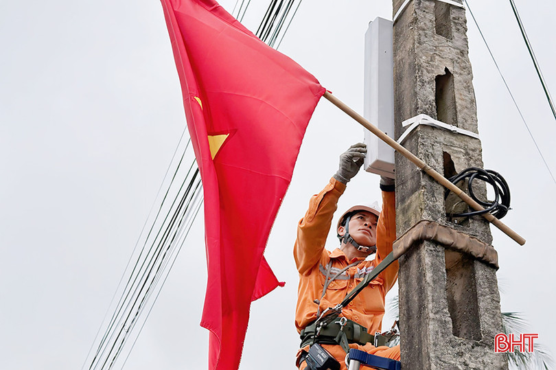 Quý I/2024, Công ty Điện lực Hà Tĩnh đã phát hiện và xử lý kịp thời 202 khiếm khuyết trên lưới. z5280025138589_3266c3002c613846632ab388f92afeb8.jpg