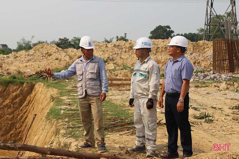 Chủ đầu tư tiếp tục chỉ đạo, hỗ trợ sát sao để các nhà thầu đảm bảo điều kiện thi công tốt nhất. IMG_0708.JPG