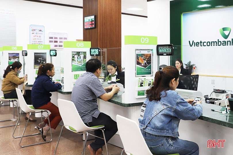 Hiện đã có 3%/tổng số khách hàng của Vietcombank Hà Tĩnh sử dụng thẻ tín dụng. 80.JPG
