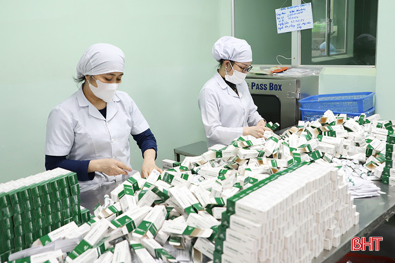 Các ngân hàng hạ lãi suất huy động vốn nhằm tạo dư địa để tiếp tục giảm lãi suất cho vay, hỗ trợ nền kinh tế trong bối cảnh nhiều khó khăn. 04.jpg