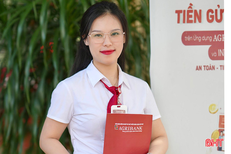 Giao dịch viên Bùi Thị Hiền Lương - người vừa giúp khách hàng L.T.Th thoát khỏi vụ lừa đảo qua mạng. z5247351624474_c1acbabcafe987020525c71d890a8762.jpg