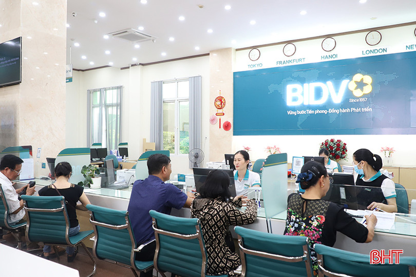 Khách hàng đến giao dịch tại BIDV Hà Tĩnh. IMG_1763.JPG