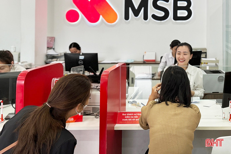 Khách hàng giao dịch tại MSB Hà Tĩnh. z5259810239622_3b25c9cc8eb54746b84be421ae1fa8d2.jpg