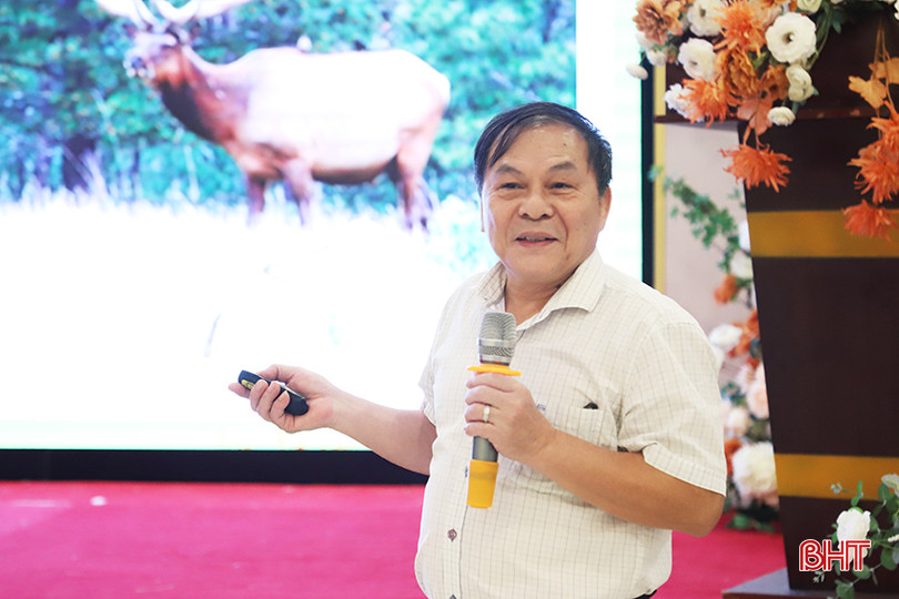 PGS.TS Nguyễn Duy Thuần - nguyên Phó Giám đốc Học viện Y dược cổ truyền Việt Nam, Viện trưởng Viện nghiên cứu Y dược Tuệ Tĩnh trình bày tham luận "Tổng quan về nghiên cứu phát triển, sử dụng nhung hươu trên thế giới và Việt Nam – xu hướng phát triển". 68.JPG