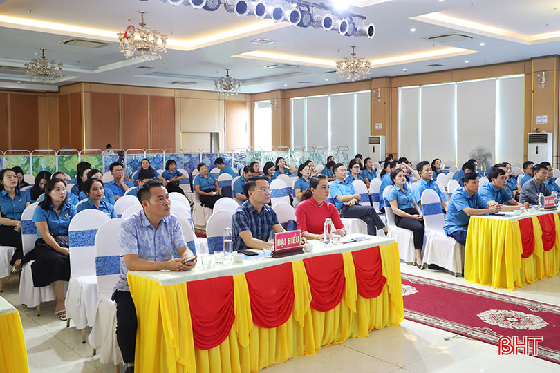 Chủ tịch Liên đoàn Lao động tỉnh Nguyễn Văn Danh, lãnh đạo Ban Tổ chức Tỉnh ủy, Đảng ủy Khối Các Cơ quan và Doanh nghiệp tỉnh cùng dự. 66.JPG