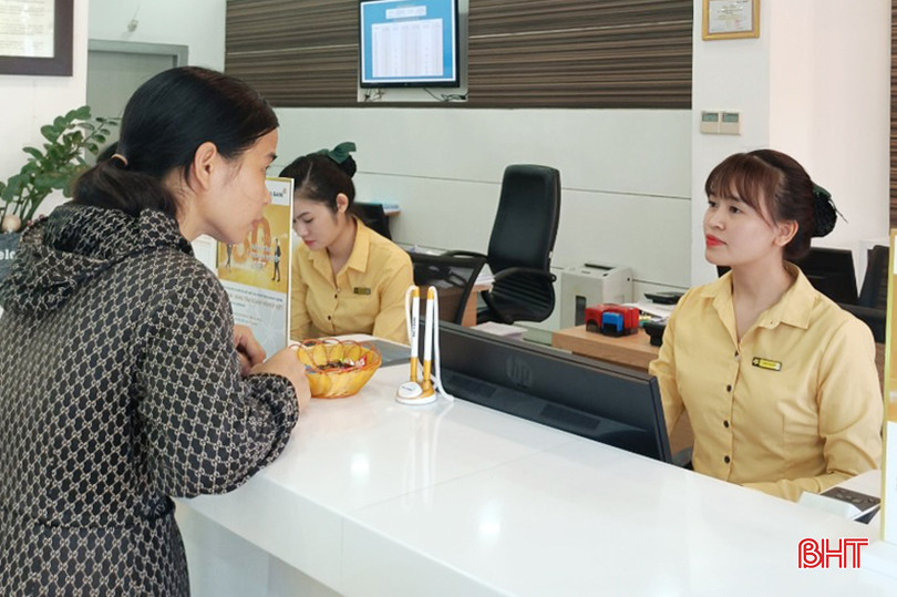 Hoạt động giao dịch tại Bắc Á Bank Hà Tĩnh. z5575747130912_57df94eb53a5f342cea094f7f5a0cf60.jpg