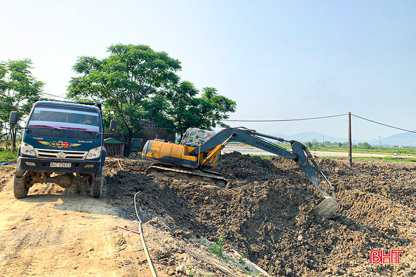 Công trường dự án Nâng cấp, cải tạo hạ tầng thiết yếu phục vụ NTTS xã Kỳ Thọ (huyện Kỳ Anh). z5307380487226_87c0922f0e83a65407d1de4c7653dc7a.jpg