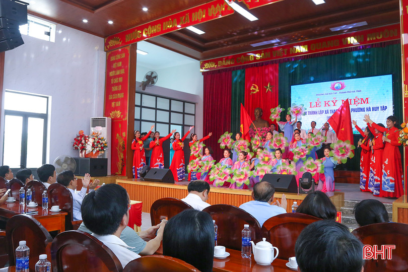 Chương trình văn nghệ chào mừng lễ kỷ niệm. IMG_0397.jpg