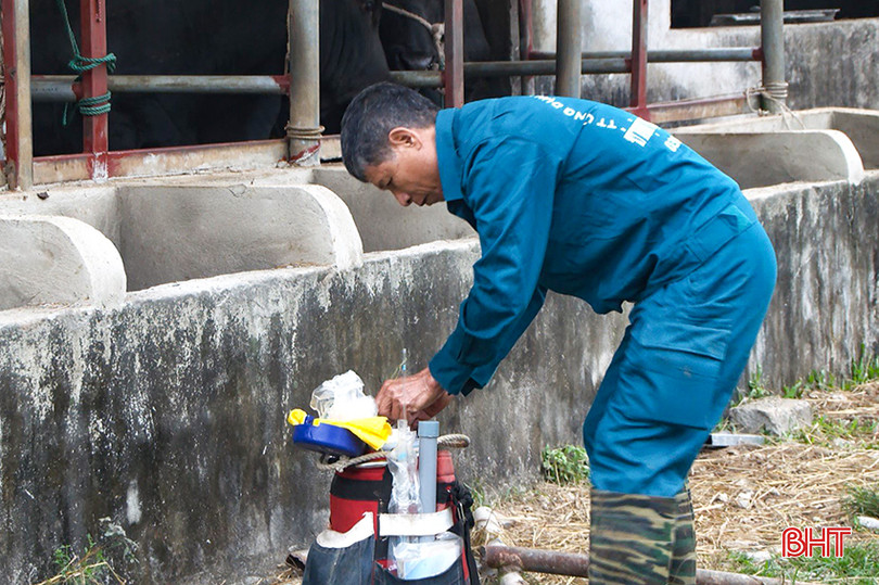 Huyện đã có 5 dẫn tinh viên với tay nghề vững vàng, được phân về các địa phương để hỗ trợ phối giống cho đàn bò khi người dân có nhu cầu. z5317851509571_63eec5eedb8d47f573b9aff0f7925c8a.jpg