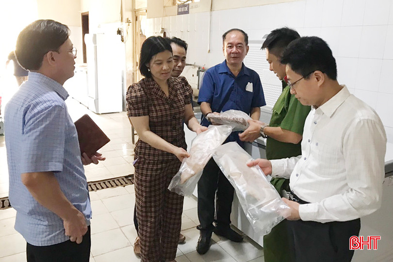 Ngoài sự kiểm tra, giám sát của lực lượng chức năng, người tiêu dùng cần kiên quyết tẩy chay thực phẩm không đảm bảo an toàn. z5417500936040_c1fd77f71644db9f9c662c0d8fc504f0.jpg
