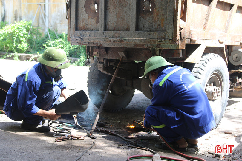 Tình yêu nghề nghiệp, ham học hỏi và say mê sáng tạo của anh Quý cũng đã truyền cảm hứng cho đồng nghiệp. z5529869764545_b1e9c04a4e767b48dedabf865a38dbeb.jpg