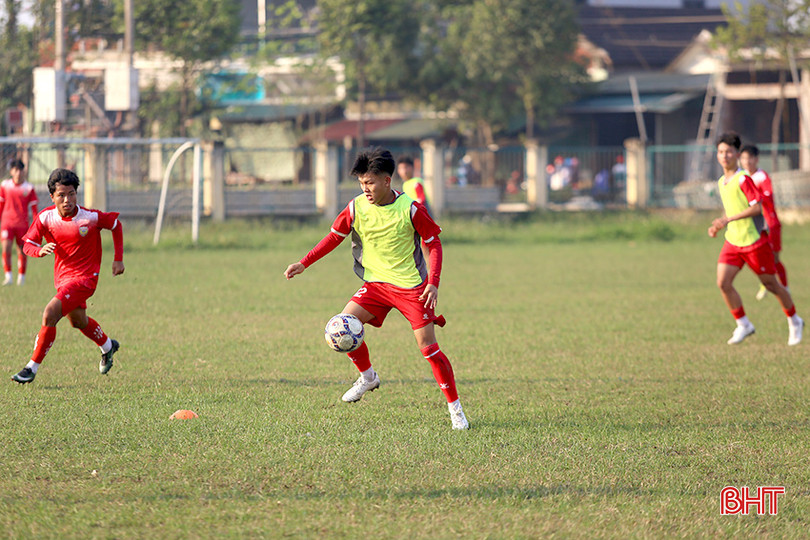 Các cầu thủ trẻ Hà Tĩnh đối diện nhiều thử thách tại vòng loại U17 quốc gia năm nay. x2.jpg