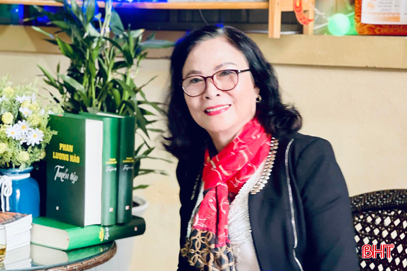 Bà Phan Thư Hiền đã giành nhiều thời gian, công sức nghiên cứu về các giải pháp bảo tồn các giá trị của ca trù trong đời sống đương đại; Nghiên cứu, ứng dụng các loại hình diễn xướng dân gian đặc sắc ở Hà Tĩnh nhằm phát triển du lịch. z5206855407214_e29de0b508a947d1477871df02e853ef.jpg