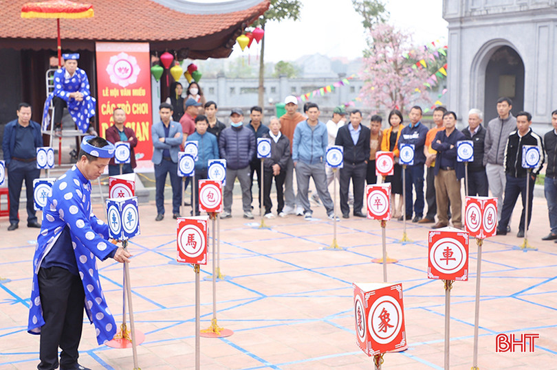 Thi đấu cờ thẻ tại lễ hội Văn Miếu Hà Tĩnh năm 2023. 151d0095058t21880l0.jpg