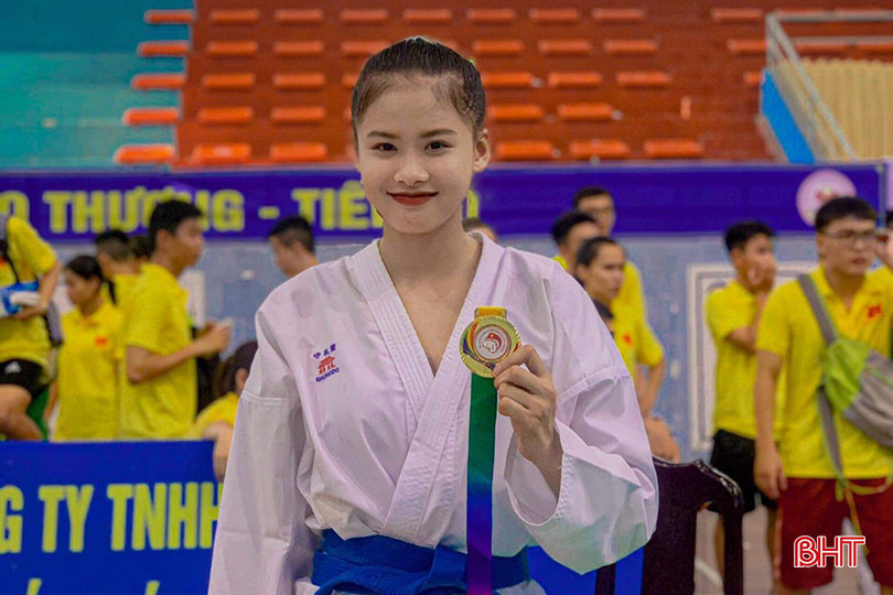 6 năm gắn bó với Karate, Ngọc đã giành được gần 30 tấm huy chương. x2.jpg
