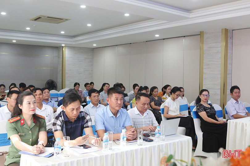 Đại biểu tham dự hội nghị. z5618844059065_9bd0b14f2e78ab7d5d6fe472fcc36a6e.jpg