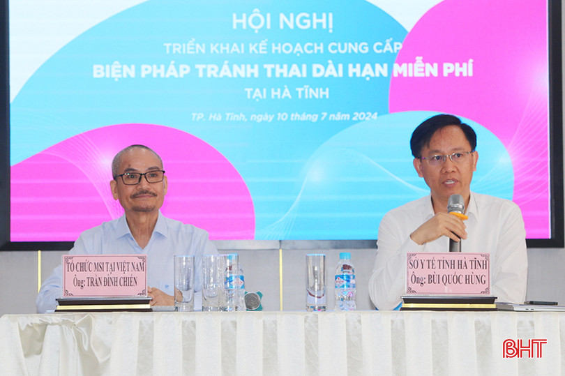 Bác sĩ Bùi Quốc Hùng - Phó Giám đốc Sở Y tế Hà Tĩnh và bác sĩ Trần Đình Chiến - Giám đốc Y tế MSIVN cùng chủ trì hội nghị. z5618829490847_8d4bf7bd13f71e828b2e74348a13ab4f.jpg