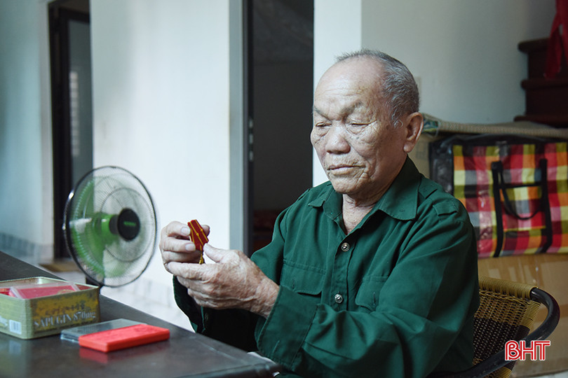 Ông Nguyễn Đức Nhung (SN 1934, ở tổ 13, thị trấn Thạch Hà) từng là TNXP tham gia Chiến dịch Điện Biên Phủ. DSC_34s94 copy.jpg