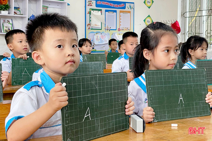 Học sinh Trường Tiểu học Tượng Sơn thi rung chuông vàng tìm hiểu kiến thức về phòng tránh đuối nước. aTuogn Son copy.jpg