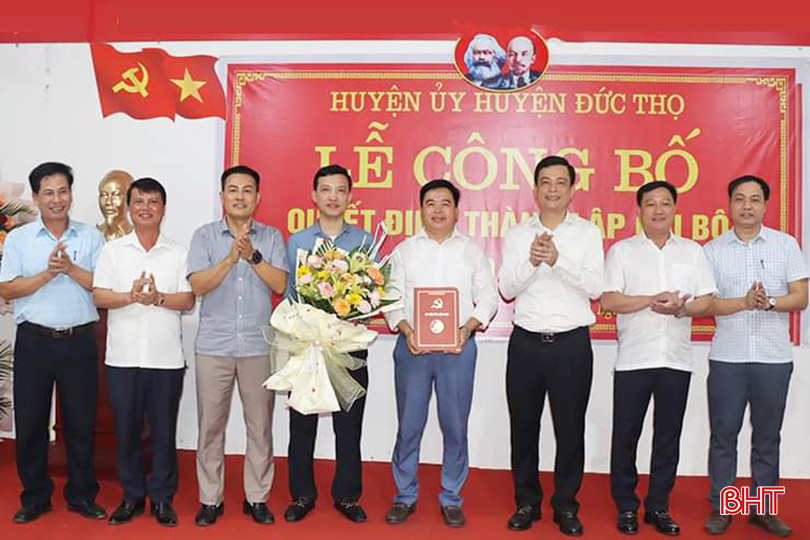 BTV Huyện ủy Đức Thọ tổ chức lễ công bố quyết định thành lập và ra mắt Chi bộ Công ty CP Bao bì Sông La Xanh. anhs 2 copy.jpg