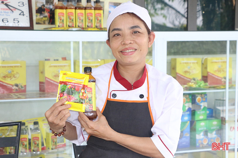 Chị Nguyễn Thị Phước dành nhiều tâm huyết cho việc sản xuất các gia vị chay. z5314755520162_1e42f822ea929856c94fde4cc6833f20.jpg