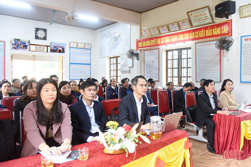 Đại biểu dự sinh hoạt chi bộ điểm ở thôn Tam Đồng, Cẩm Vịnh (Cẩm Xuyên). aDSC_1567 copy.jpg
