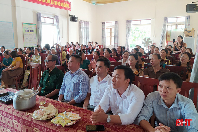 Các hội viên danh dự tham gia sinh hoạt, hội họp của Hội LHPN. aaDT 2 copy.jpg
