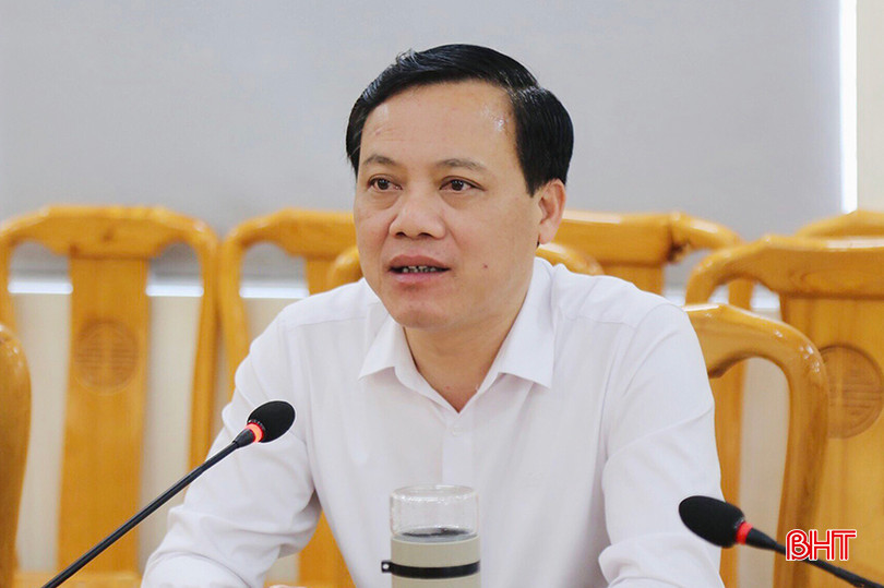 Chủ tịch UBND huyện Thạch Hà Nguyễn Văn Khoa thông tin kế hoạch thực hiện khởi công, bàn giao hạ tầng tái định cư tiểu dự án trong năm 2024 và các nội dung liên quan. 113aa.jpg