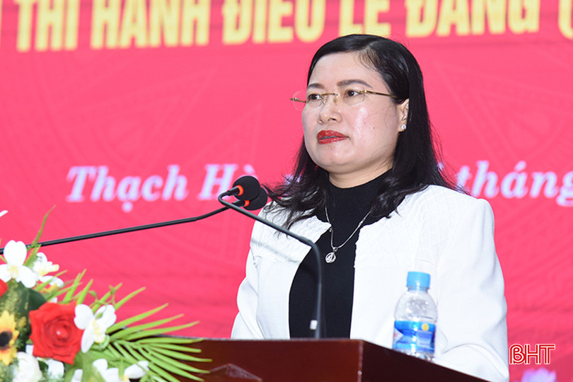 Bí thư Huyện ủy Nguyễn Thị Nguyệt tiếp thu các ý kiến chỉ đạo của đại biểu cấp trên và quán triệt một số nội dung trọng tâm các cấp ủy, chính quyền cơ sở cần triển khai trong thời gian tới. aDSC_2324 copy.jpg