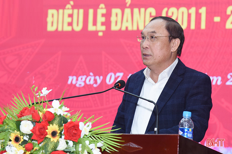 Trưởng ban Tổ chức Tỉnh ủy Võ Hồng Hải phát biểu tại hội nghị. aDSC_2333 copy.jpg