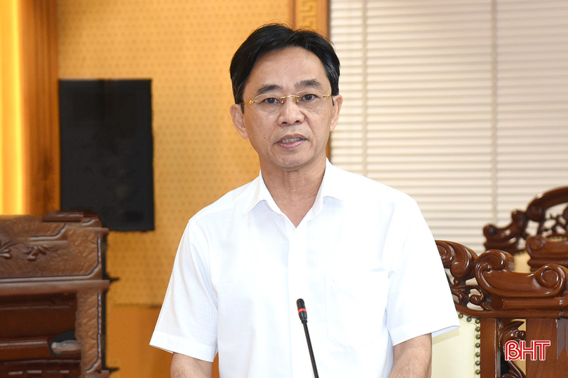 Phó Bí thư Thường trực Tỉnh ủy Trần Thế Dũng cho ý kiến cụ thể đối với từng phần việc trong công tác chuẩn bị chuỗi hoạt động kỷ niệm 120 năm ngày sinh Tổng Bí thư Trần Phú, đặc biệt là công tác tuyên truyền, chỉnh trang cảnh quan tại các địa điểm diễn ra sự kiện, hoạt động. aDSC_2957 copy.jpg
